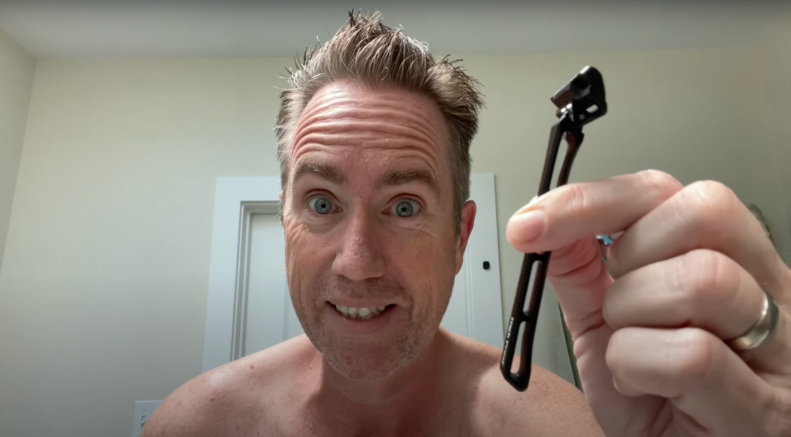 Sinatra Lennon review of the high proof razor